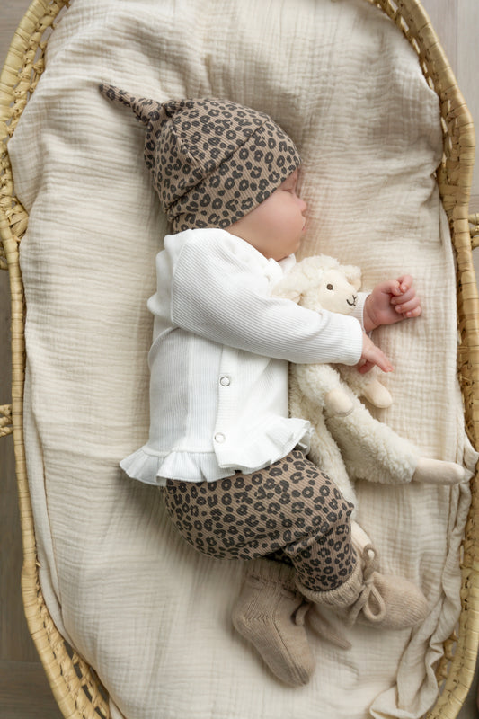 Newborn set Panterprint donker beige (rib)