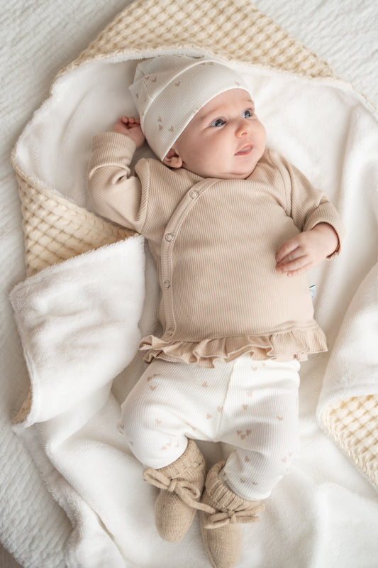 Newborn set Mini hartjes beige (rib)