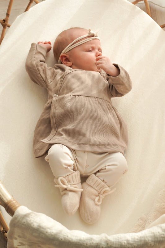 Babyjurkje Donker beige (rib)